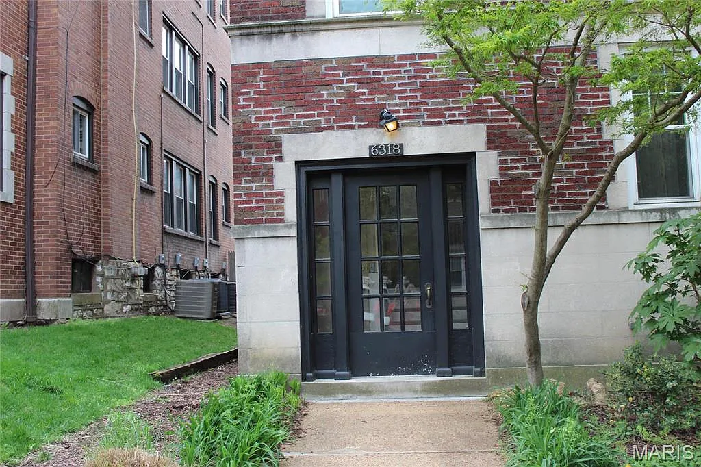 Building Photo - 6318 S Rosebury Ave #B