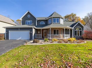 70 Stratford Ln, Rochester, NY 14612