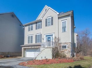 135 Arrowgate Dr, Randolph, NJ