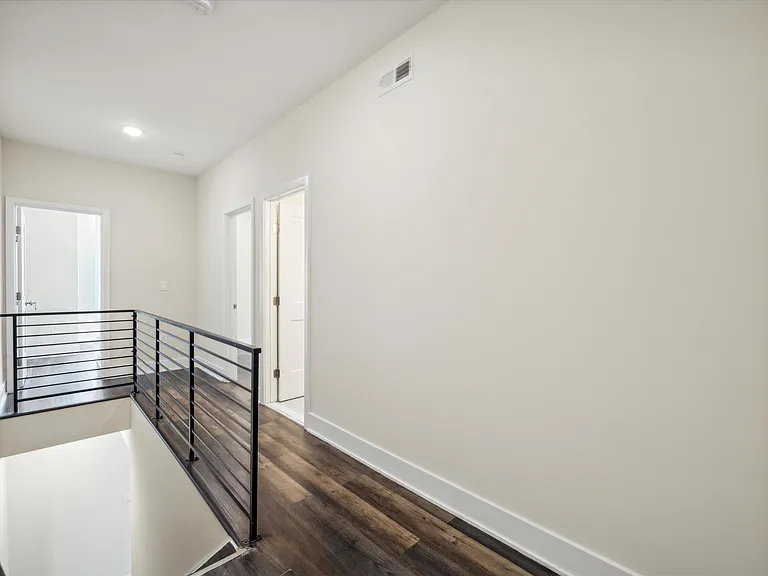 1804 W Berks St — Photo 56