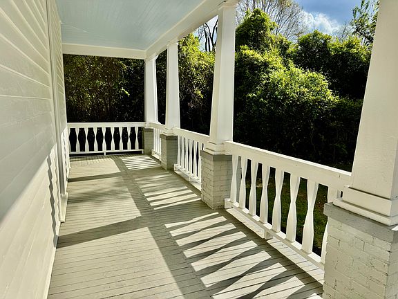5th image of 414 Military Rd