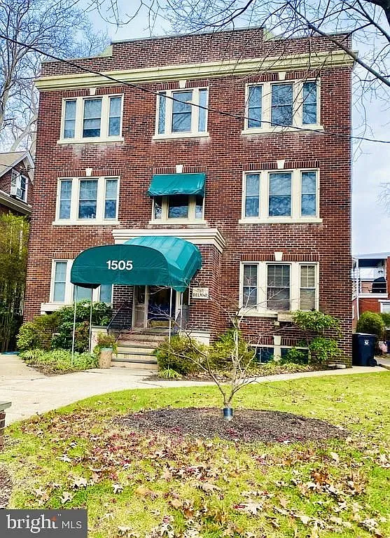 2 bed, 1.0 bath, 1195 sqft, $2,000 — Photo 2