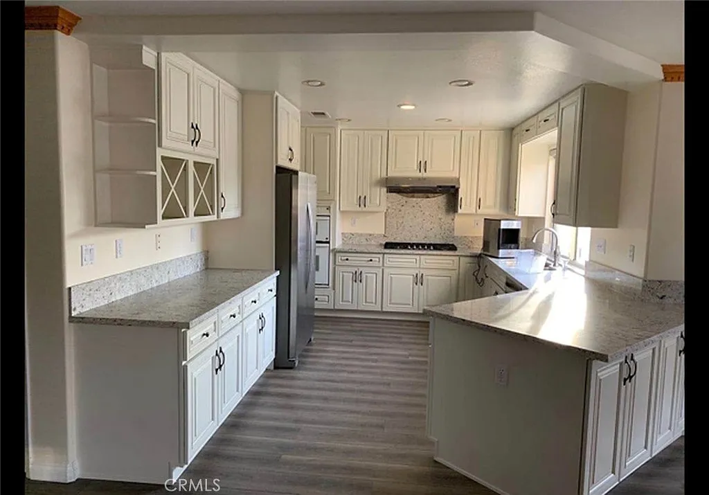 4 bed, 2.5 bath, 2994 sqft, $6,000 — Photo 2