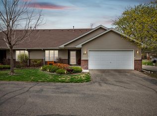 810 Matthew Dr, Chaska, MN 55318