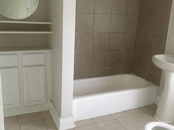 5th image of 14764 Perry Ave
