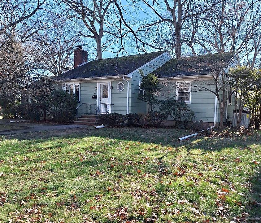1st image of 284 Village Pl