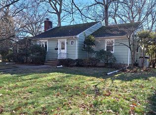 284 Village Pl, Wyckoff, NJ 07481