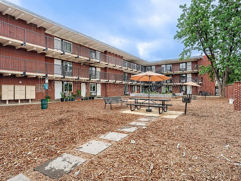 1180 Yosemite St #B2 — Photo 10
