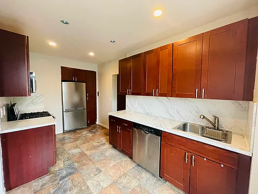 Rented by Zjama Realty Corp | media 8