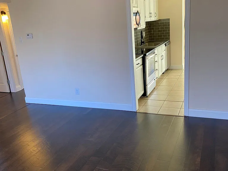 2421 Lakeview Cir — Photo 5