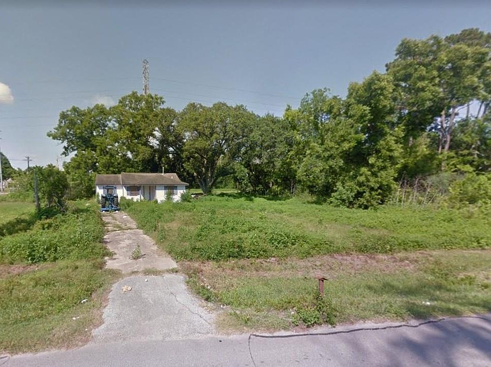 1st image of 2815 Timber Dr