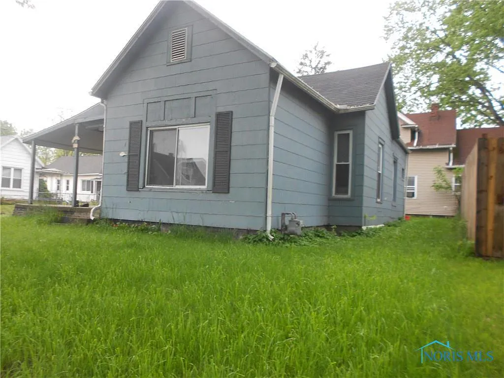 2 bed, 1.0 bath, 919 sqft, $950 — Photo 3