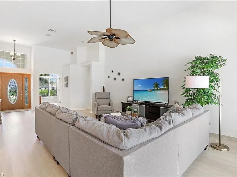 7699 Groves Rd — Photo 9