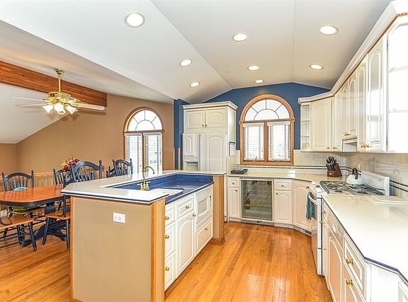 3rd image of 7831 Whittington Dr