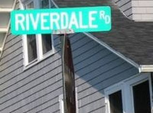 27 Riverdale Rd, Westerly, RI 02891