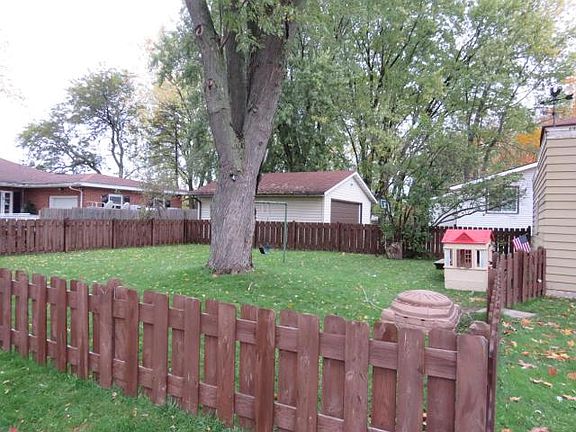 2nd image of 402 Deleglise St