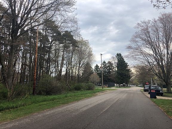 5th image of 674 Whitman Ave