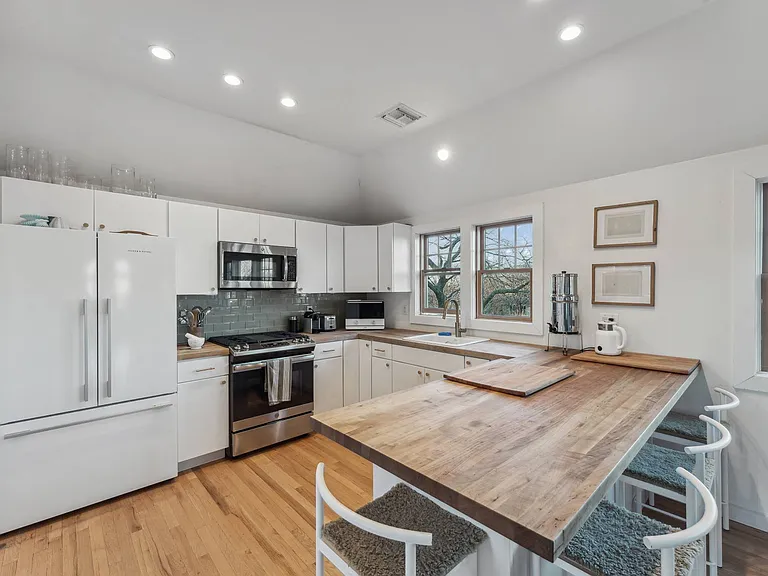 18 Pinetree Dr — Photo 25