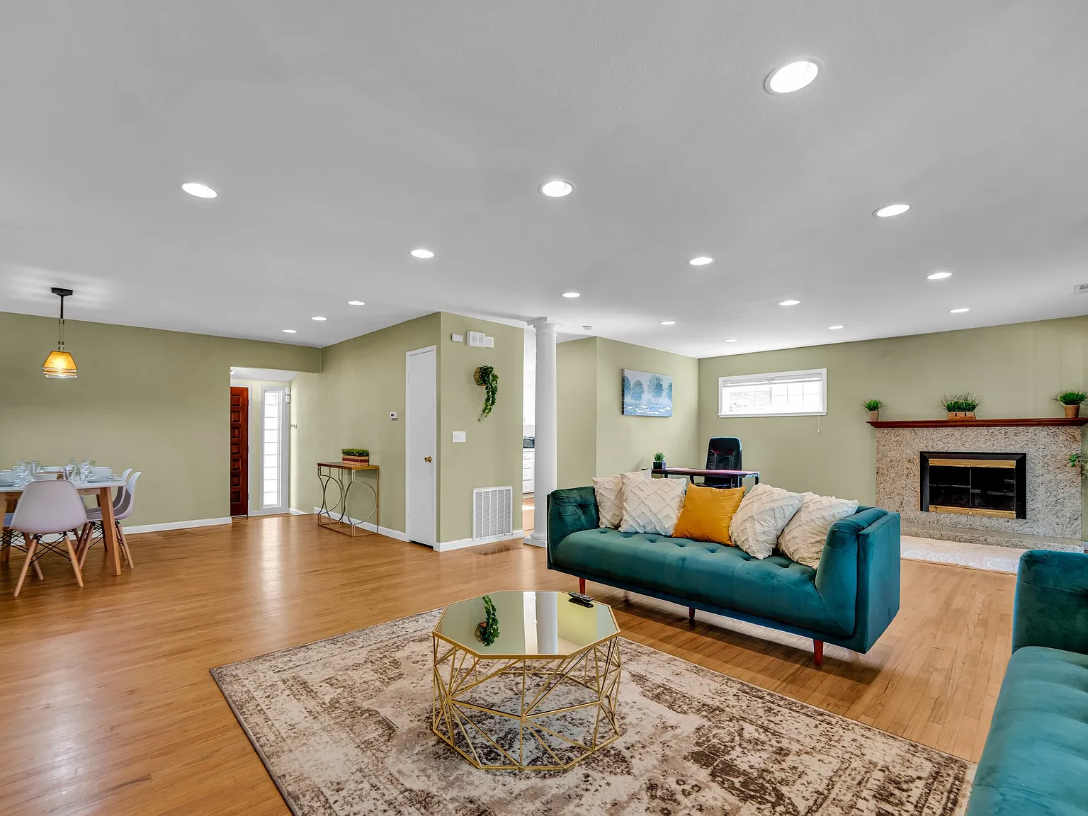 4 bed, 1938 sqft, $4,500 — Photo 3