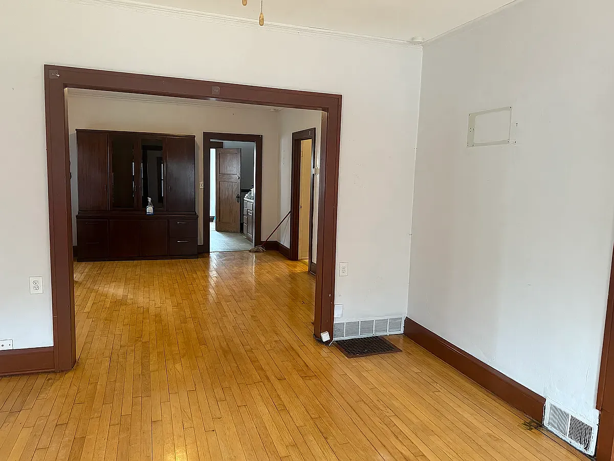 Building Photo - 1135 S 71st St #1