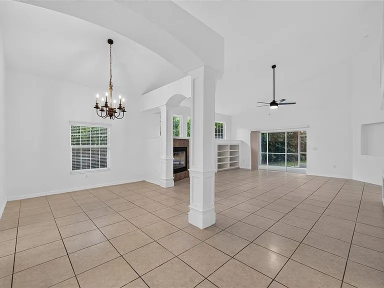 914 SW 83rd Ter — Photo 10