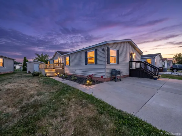 938 Tanner Lndg, Monroe, MI 48161