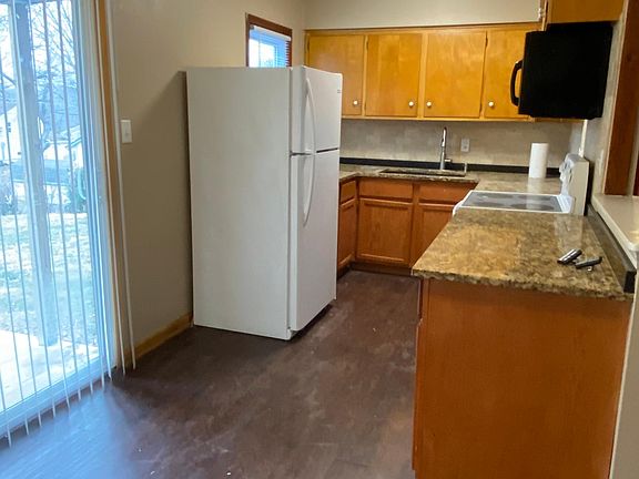 3rd image of 806 W 38th St N