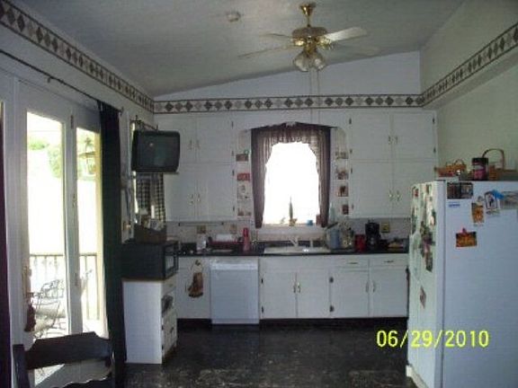 5th image of 815 E 2nd St