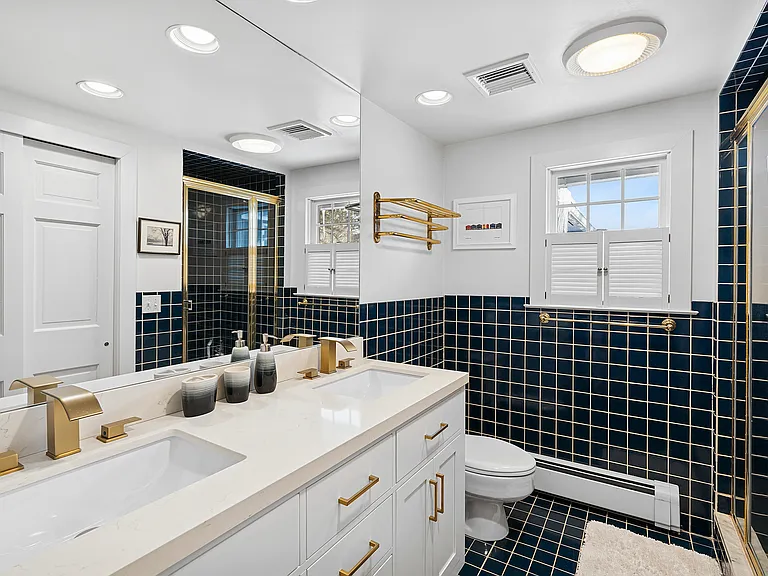 136 Newtown Ln — Photo 10
