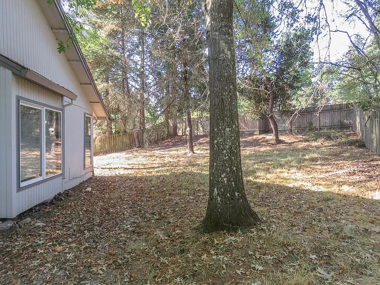 9110 SW Chelan Pl — Photo 2