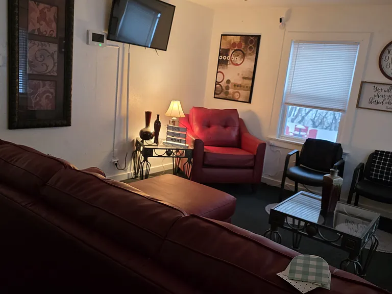443 Agnes St — Photo 5