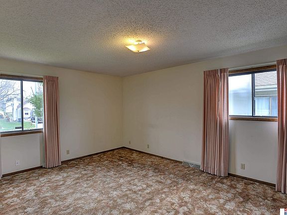 2nd image of 2528 Mose Ave