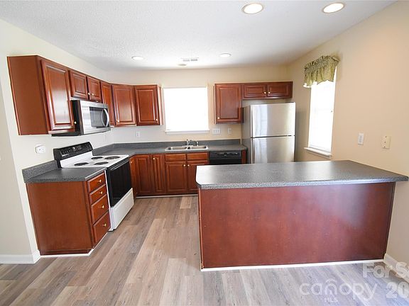 3rd image of 1814 Birch Heights Ct