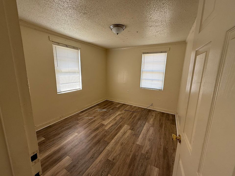 2nd image of 1004 S McKinley St