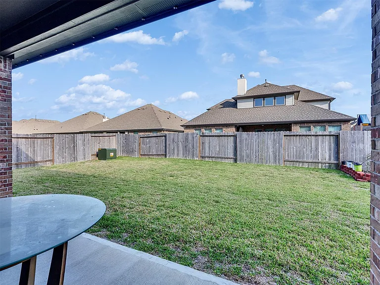 818 Kingwood Dr — Photo 32