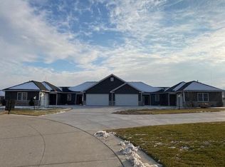 4496 Wyndham Dr, Bettendorf, IA 52722