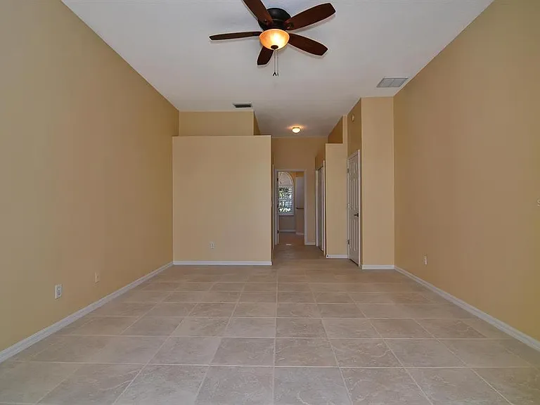 4305 Round Lake Ct — Photo 18