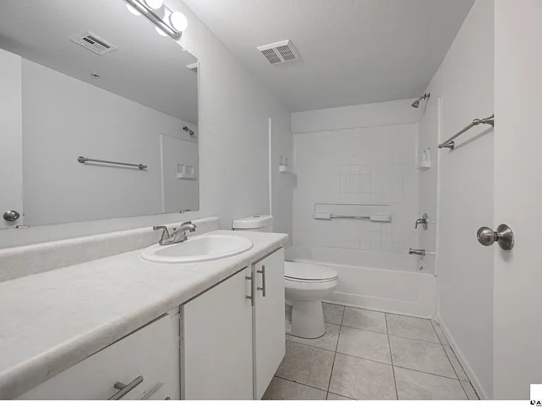 16033 N 25th St #102 — Photo 13