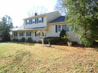 24 Bayberry Ln, Middletown, NJ 07748