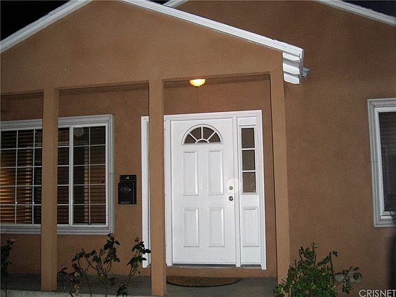 2nd image of 17226 17228 Vanowen St