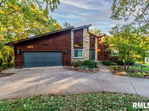 5490 Crow Creek Rd, Bettendorf, IA 52722