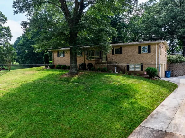 1225 33rd Street Ln NE, Conover, NC 28613