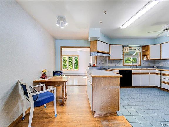 5th image of 26 Russell Road
