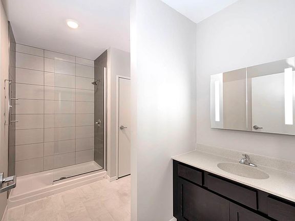 4th image of 4000 Garden View Dr #A