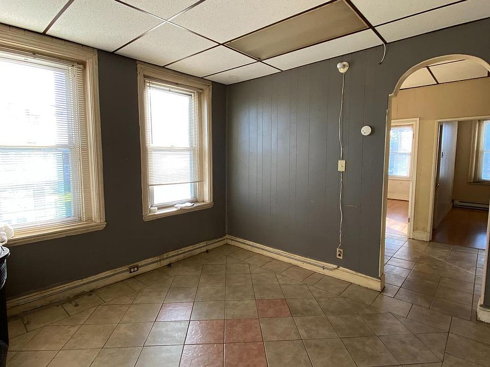 1st image of 2039 E Moyamensing Ave Floor 2