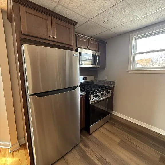 225 Davis St — Photo 1