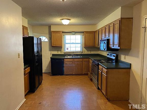 5th image of 3305 Courtland Dr