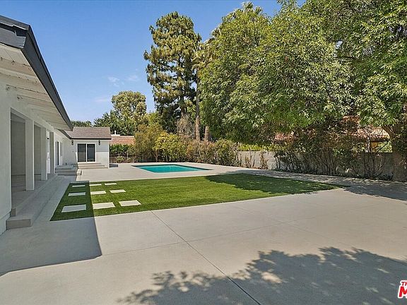 3rd image of 5360 Amestoy Ave
