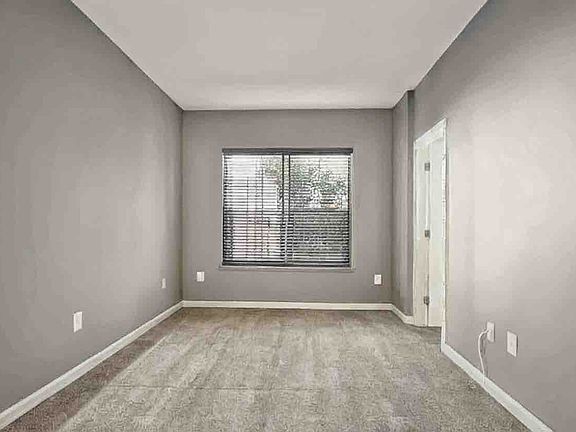 2nd image of 316 White Oak Way Gln