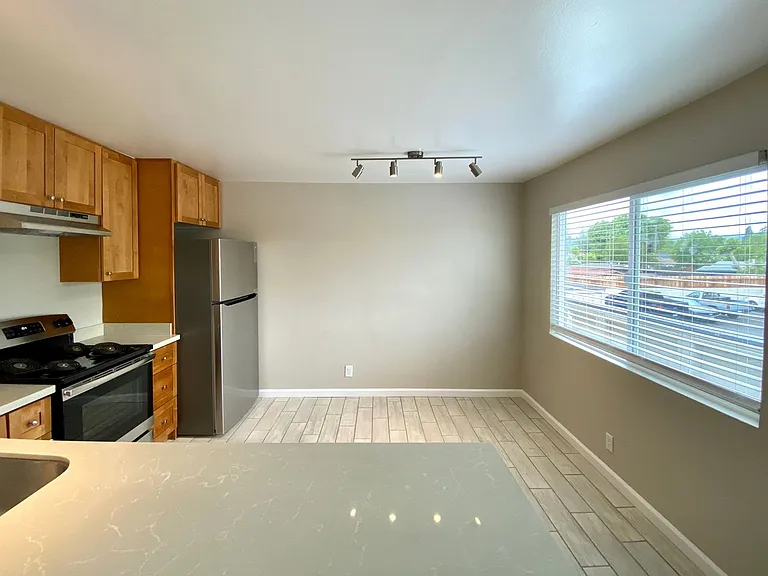 Solano Apartments — Photo 2